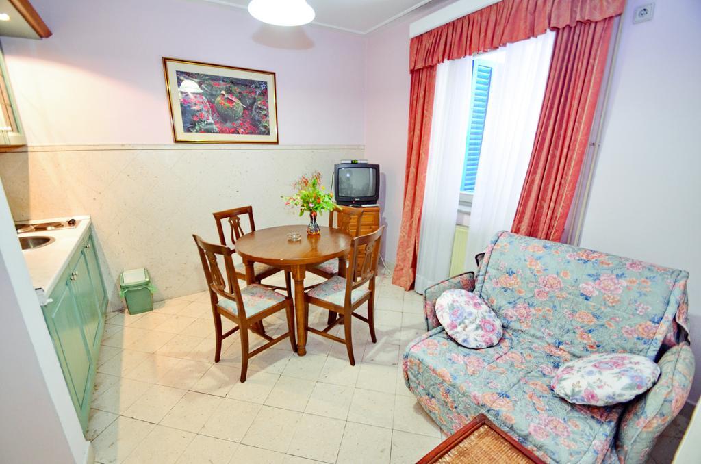 Villa Velzon Guesthouse Будва Номер фото